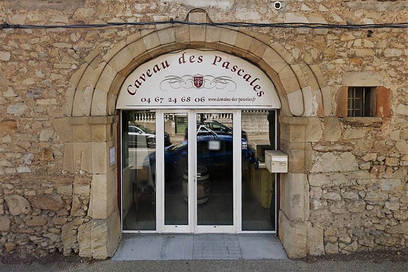 Devanture-Caveau-des-Pascales